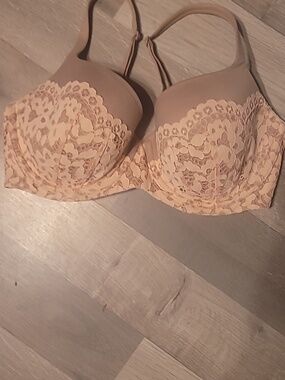 Victoria Secret Body by Victoria’s Secret Bra 34DD